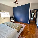 Casa Vintage Cm Garagem/ 2 Quartos + 1 Suite