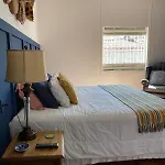 Casa Vintage Cm Garagem/ 2 Quartos + 1 Suite